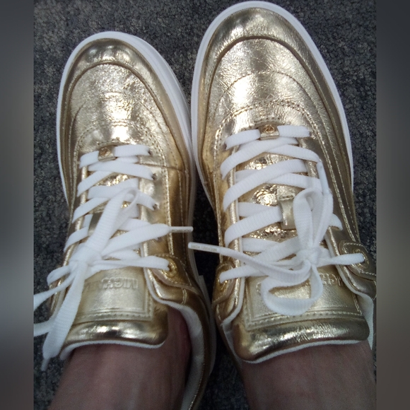 Michael Kors Bold Gold Ladies Sneakers - Picture 1 of 4